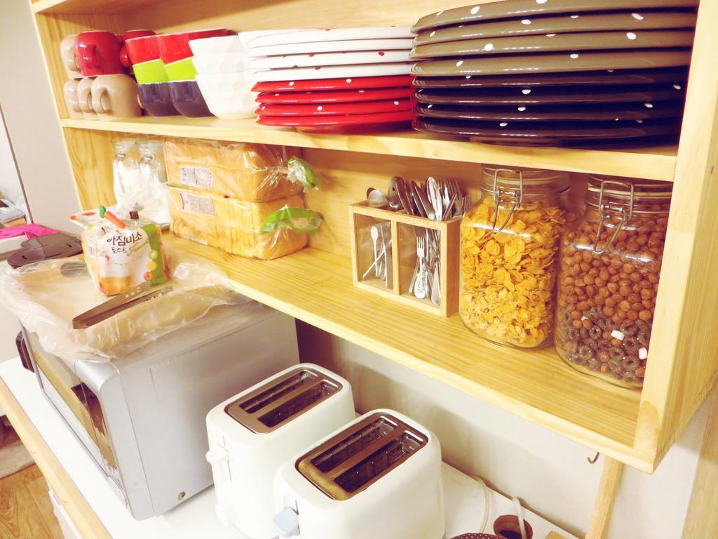 24 Guesthouse Edae Seoul Bagian luar foto