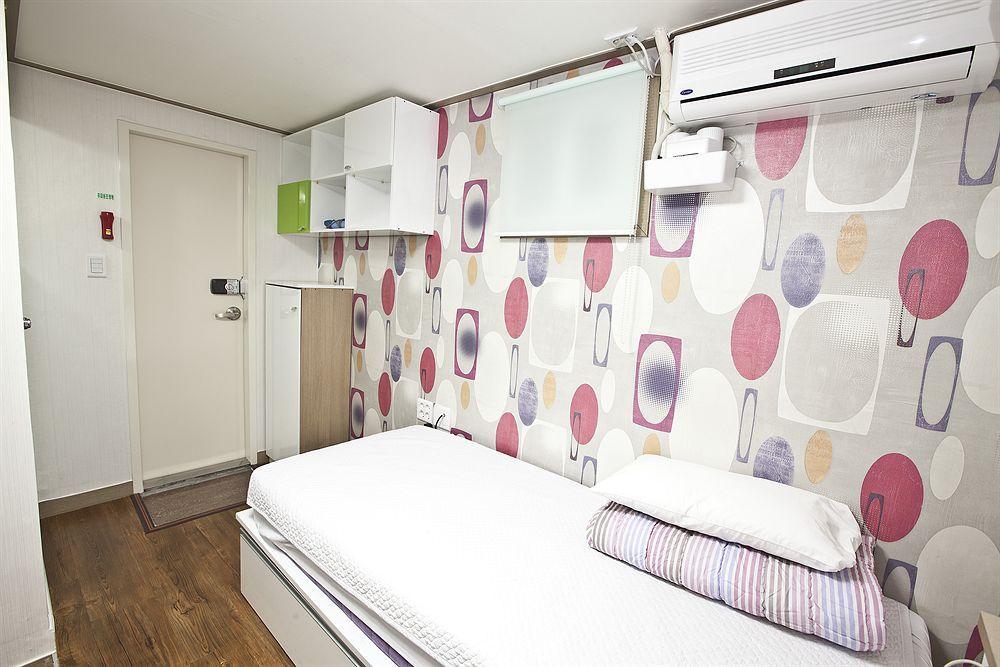 24 Guesthouse Edae Seoul Bagian luar foto