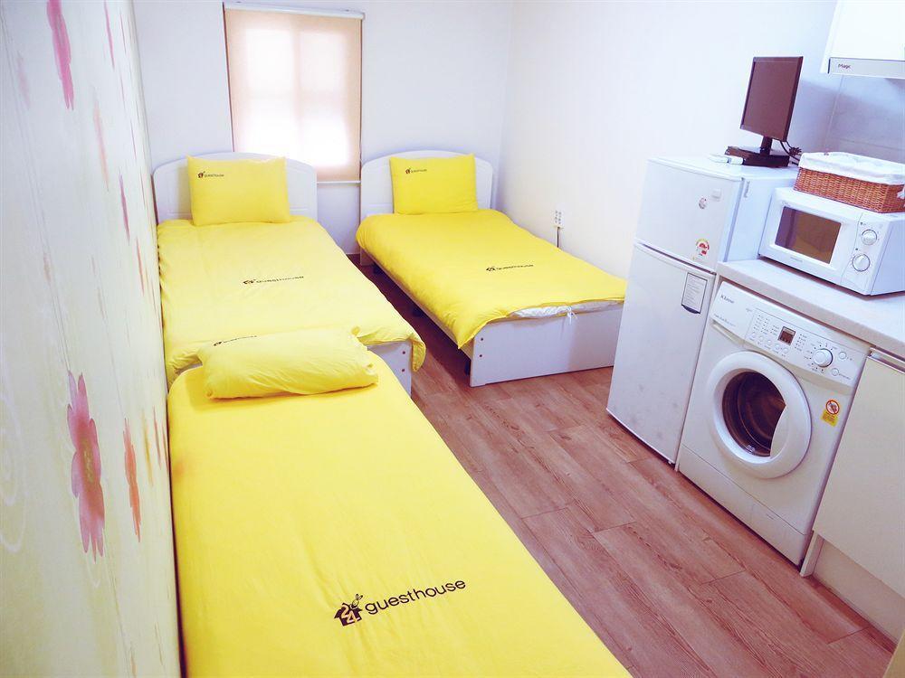 24 Guesthouse Edae Seoul Bagian luar foto