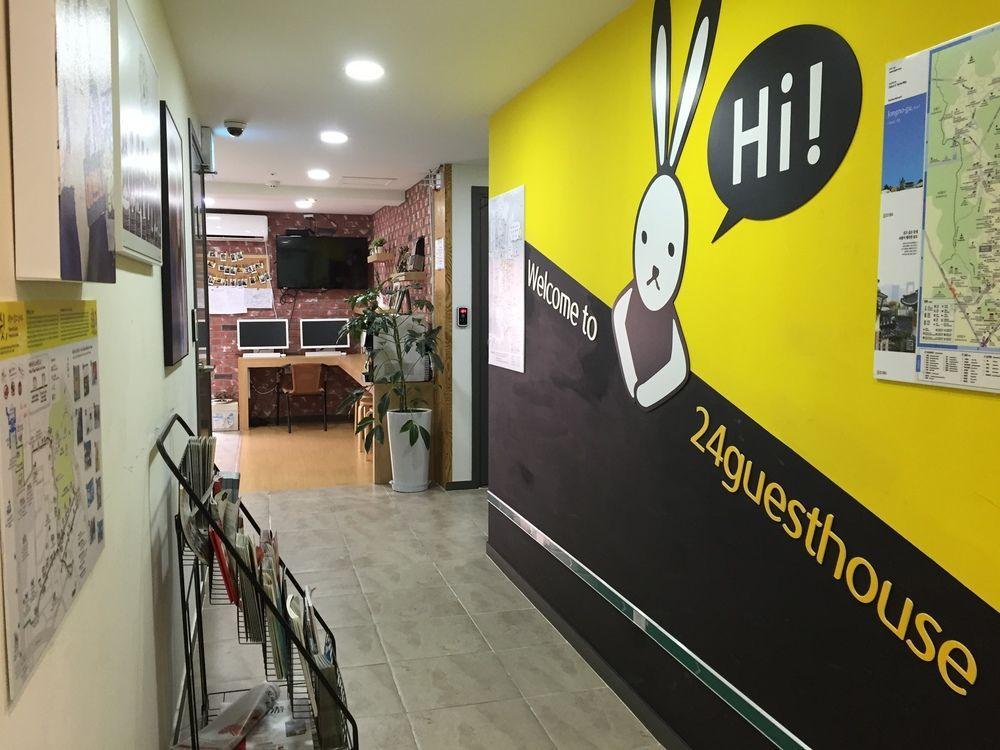 24 Guesthouse Edae Seoul Bagian luar foto