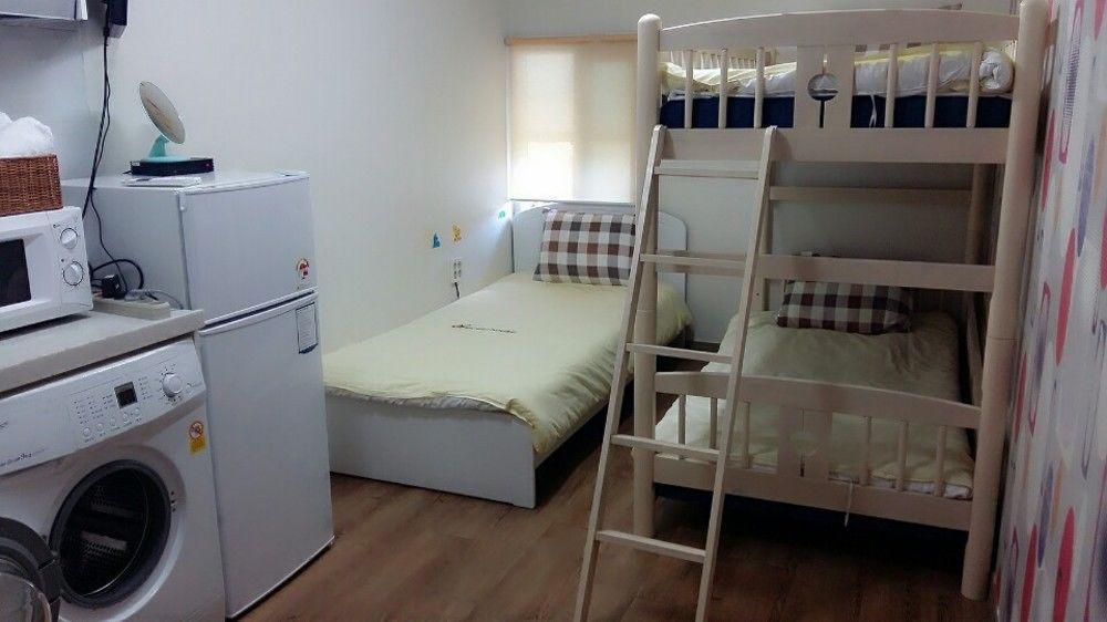 24 Guesthouse Edae Seoul Bagian luar foto