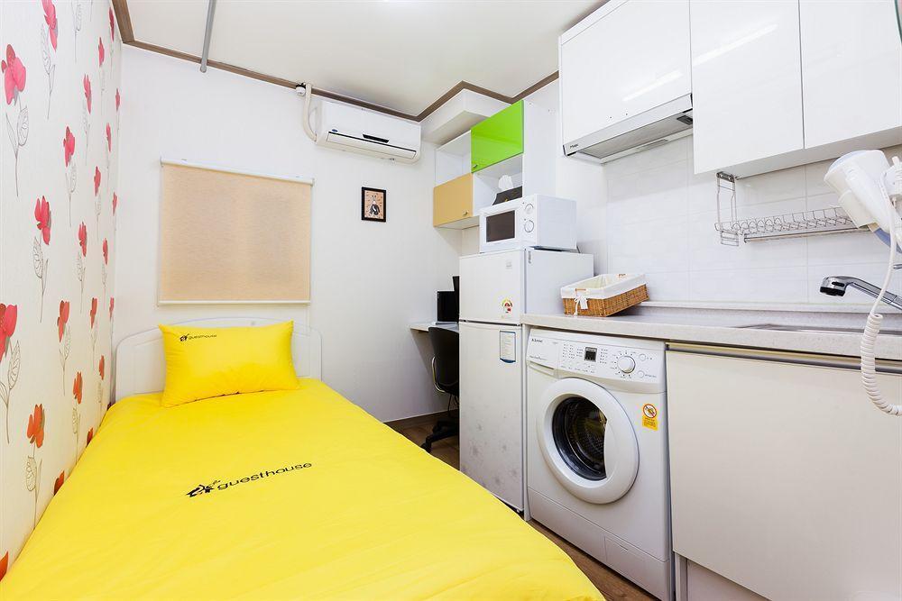 24 Guesthouse Edae Seoul Bagian luar foto